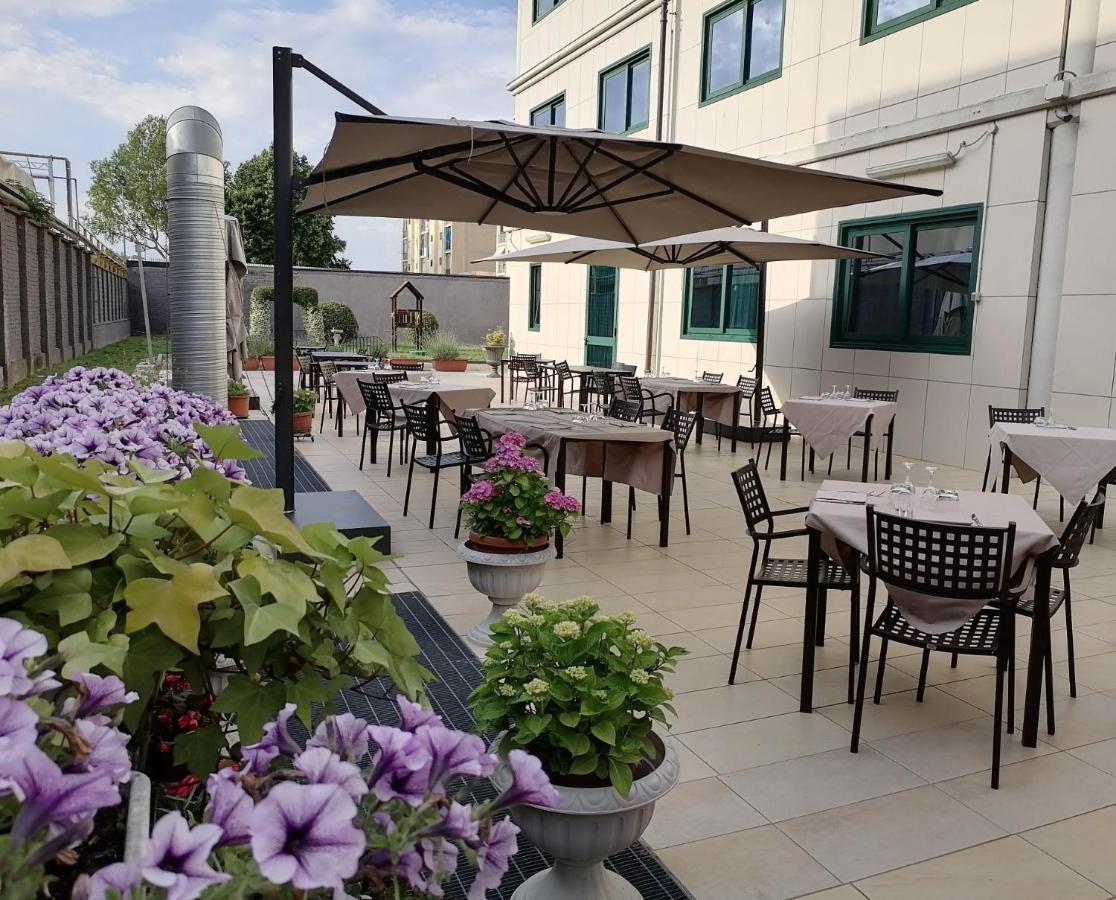 Hotel Parisi Nichelino Exterior foto