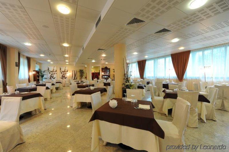 Hotel Parisi Nichelino Restaurante foto